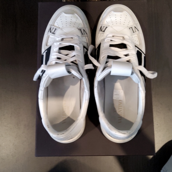 VALENTINO WHITE/ BLACK LEATHER AND SUEDE SNEAKERS SIZE 42 - Picture 7 of 9